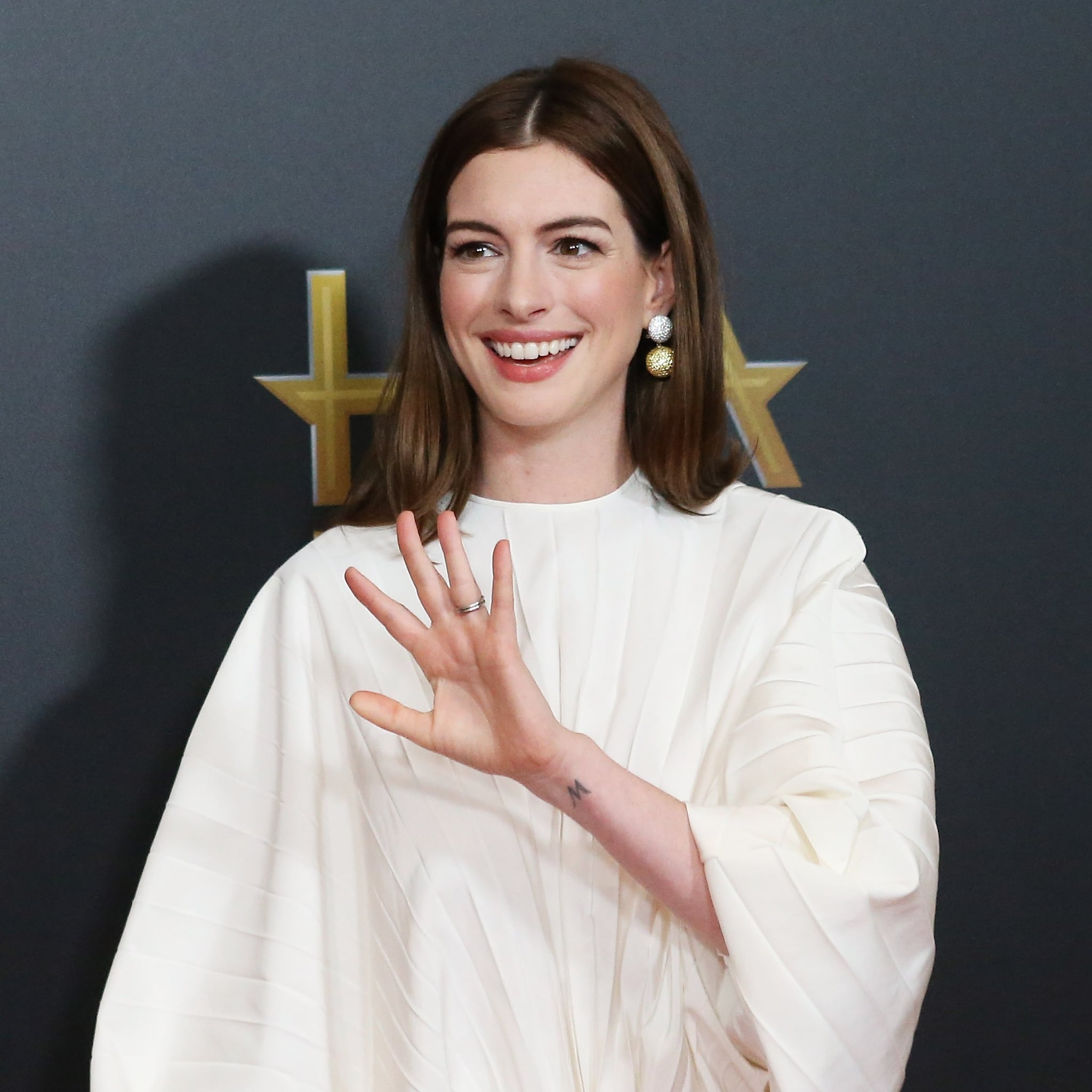Anne Hathaway New Hair Color 2018